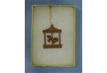 necklace_carousel_wood